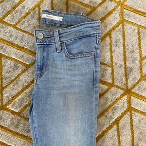 Levi’s 711 lightwash skinny jeans